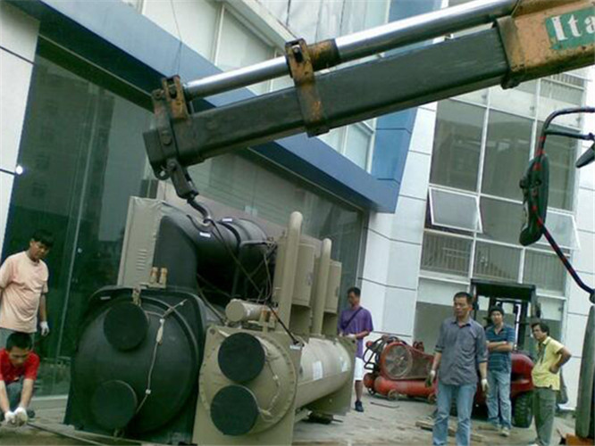 鸡冠区随车吊和汽车吊的核心区别是什么？哪种更省钱？