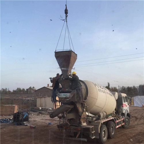 鸡冠区“精准瞄准”—— 吊车的 “定位导航” 技术