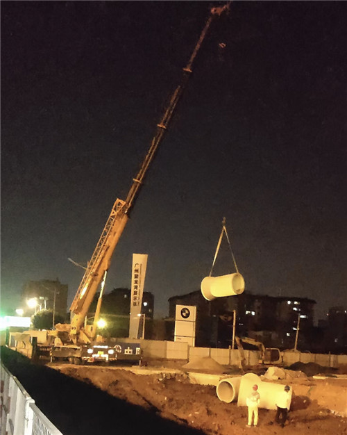 鸡冠区“弯臂矫正”—— 吊车的 “形变补偿” 技术