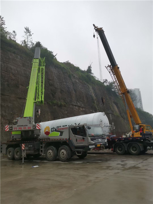 鸡冠区“不怕风雨冻”—— 吊车的 “恶劣环境适应” 技术